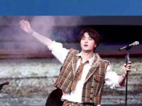 陆虎的《像你这样的朋友》中，张远以特别的友情献声…