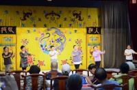 学动作、绘脸谱、赏名段，天桥大爷大妈来风雷京剧团听戏