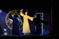 京味儿话剧《坤伶·元年》以反传统的形式演了一个反传统的女性