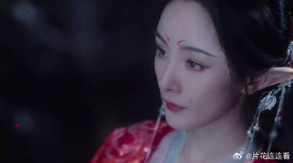金人凤欲霸占东方灵血,下秒红红出现,一招将他逼退