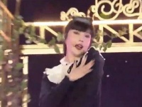 新发行的曲目真是动听，wendy的嗓音如诗如画，期待她早日康复…