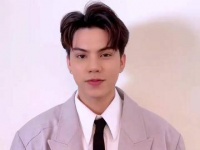 旧时光里的小磕碰，恍然察觉，原来已错过了一瞬的节拍，慌乱的小精灵…