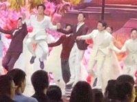 这张图像里藏满了故事，期待有人解读每个人的心灵戏码?黄曦彦 单敬尧