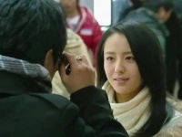 一见钟情的瞬间，犹如流星划过夜空，短暂却刻骨铭心…