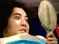 红楼梦里最神奇的一面镜子，两面都能照人，背后隐藏本书主旨