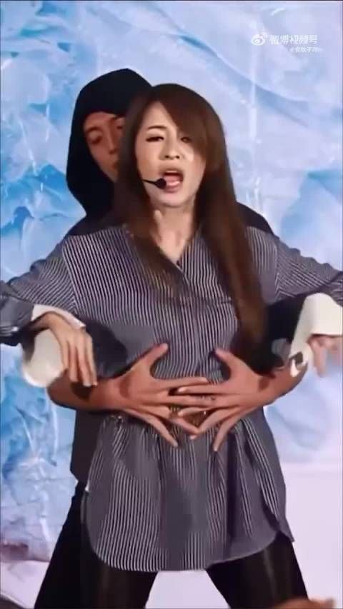 萧亚轩 小鲜肉的收割机,她被称为最潇洒的乐坛天后,入行仅三年即横扫乐坛…
