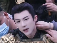 魏侯的气势真是震撼全场！折腰 谁能抵挡得住呢 Cr:就你有图