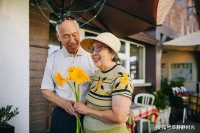 退休之后，不必合群，最好要舍去以下五种关系