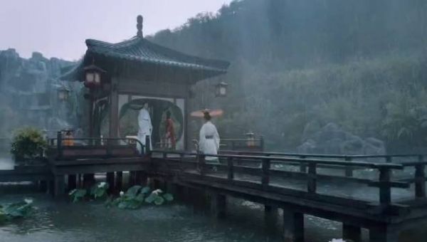 度华年用令人惊艳的爽文开局抓住观众,开播后的疯狂让人赞不绝口