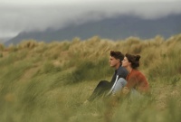 萨莉·鲁尼新作《间奏曲》同步发行有声书，由《正常人》演员录制