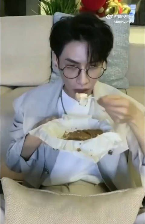 罗云熙粉丝发长文脱粉,说罗云熙品味差,剧本选得差,妆造审美也差…
