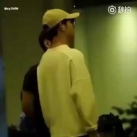 私下的宋仲基，如风般自在，的生活充满无拘无束的韵味