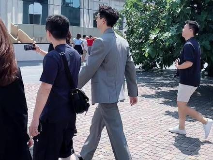 春意盎然,与演绎了一段如诗的恋情,温暖了整个春天