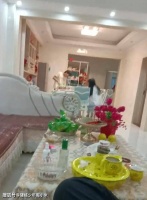 江西一男子带女朋友回家，吃香喝辣的要父母掏钱，妈妈：不敢拒绝