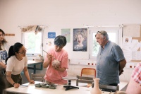 秘色之光闪耀法国，领略东方“偶然之美”