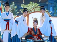 赵今麦 张凌赫《度华年》权势最大的人身边侍女最多！