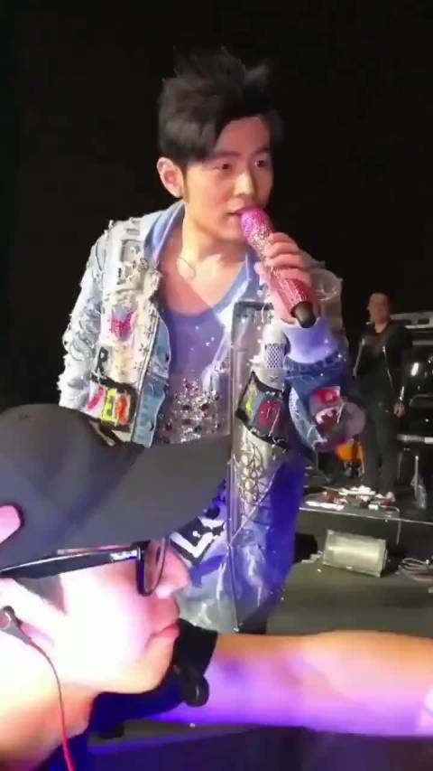 谁能拒绝这么近距离看周杰伦呢