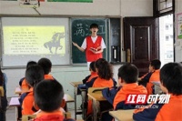 湖南科技学院：宋词经典诵读 送书香“下乡”