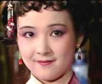 《红楼梦》一出场就惊艳的薛宝琴，究竟有多美？竟有一股异域风情