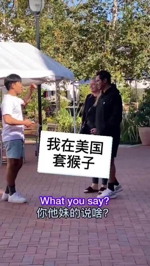 超市里妇人的女儿害羞走了？