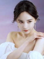 杨幂新花絮来了~ 这张脸真的是看一百遍都忍不住感叹：女娲的杰作！