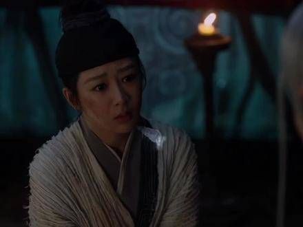 脆弱如尘,无处寻求庇护,只能独自倚靠