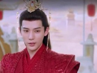 鸿奕与凤隐的婚事秘密揭晓，元启醋意大发，竟在众人面前上演抢亲戏码…