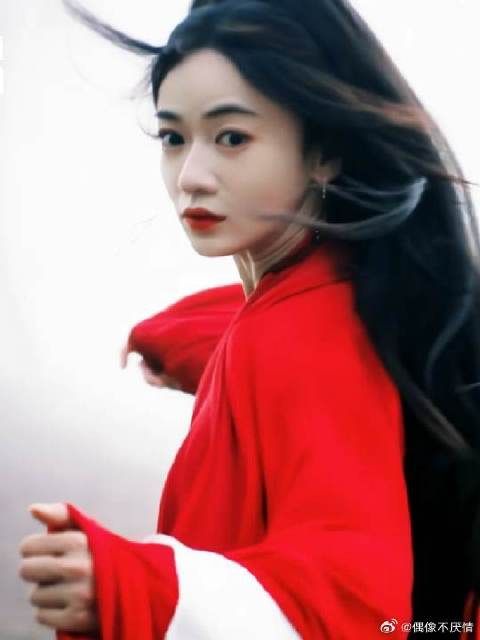 她终于从这满身污名里,踏了出去,从此前路坦荡!