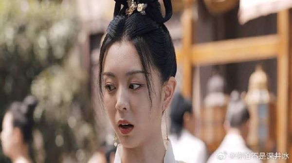 韦某官居五品,却谋上七品参军,看来另有所图