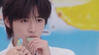 宋亚轩代言溜溜梅梅冻直播，宋亚轩cut表现抢眼