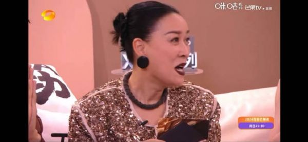 那英拿第一高兴得哭了 英子亲了杨杨和沈梦辰 那英值得! 歌手直播