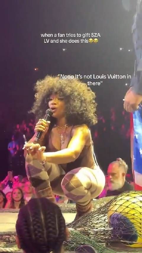 SZA拒绝了粉丝给她送LV,反之送了粉丝手环 网友评论:Sza for president!