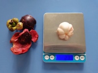 这种水果好吃但营养价值一般，热量还很高