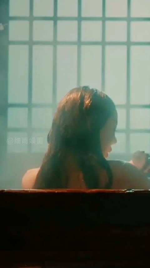 因拍戏嫌弃水不干净,她换成140桶矿泉水,被口诛笔伐后她现状如何?