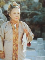 《红楼梦》里，贾母为何要跟一个丫环过不去？