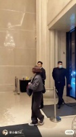 这两人也太般配了，一个帅一个美，彼此温柔…