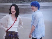 切勿轻易在盛夏与共赴海滨，同样是那片海，同样是那位朱一龙…