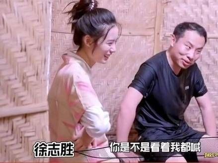 在众人的年龄热议中,唯有黄子韬将目光投向徐艺洋…