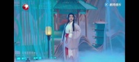 小鞠的身姿犹如为舞台定制，展现她的璀璨魅力，与陈丽君的中情感交织…
