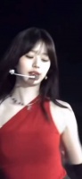 04年的张元英已经被叫阿姨了哈哈哈哈哈 虽然出道早，但还是个小女孩呀