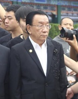 矛头直指郭德纲？侯耀华二次直播，晒出侯耀文遗像有深意