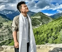 董宇辉说：“时间，抓起了就是黄金，虚度了就是流水；书，看了就是知识。”