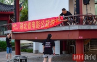 来沙湖公园看露天电影