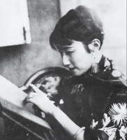 离开了徐志摩之妻的身份和绯闻恋情，陆小曼还剩下些什么？