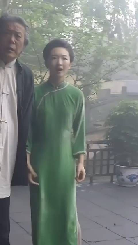 同样都是穿旗袍,把倪妮和周冬雨对比,才知啥叫没对比就没伤害