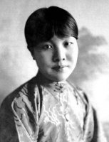 为何冰心在“文人圈”不受欢迎？连孙子都在墓碑上写“枉为人表”