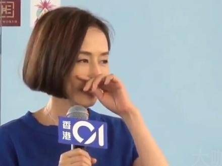 63岁风采依旧,现身活动熠熠生辉