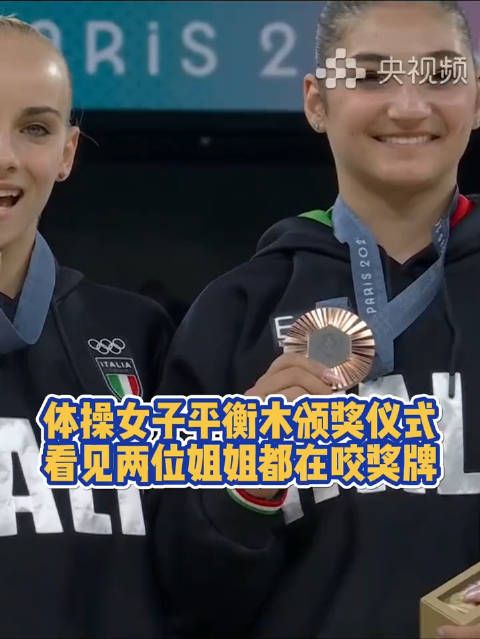 超可爱!周雅琴跟着咬奖牌这一幕被国外插画师画下来了