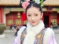 原来那年她在邻组饰演反角，被郑导瞧见后直接“挖”来出演《甄嬛传》了！