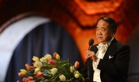 第一次以汉语作品获得诺贝尔文学奖的作家不是莫言，而是他